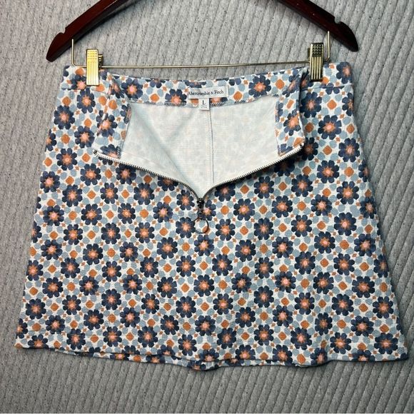 SOLD Abercrombie & Fitch Skirt Mini Floral Blue Mosaic Zip Front Size L - Picture 4 of 6